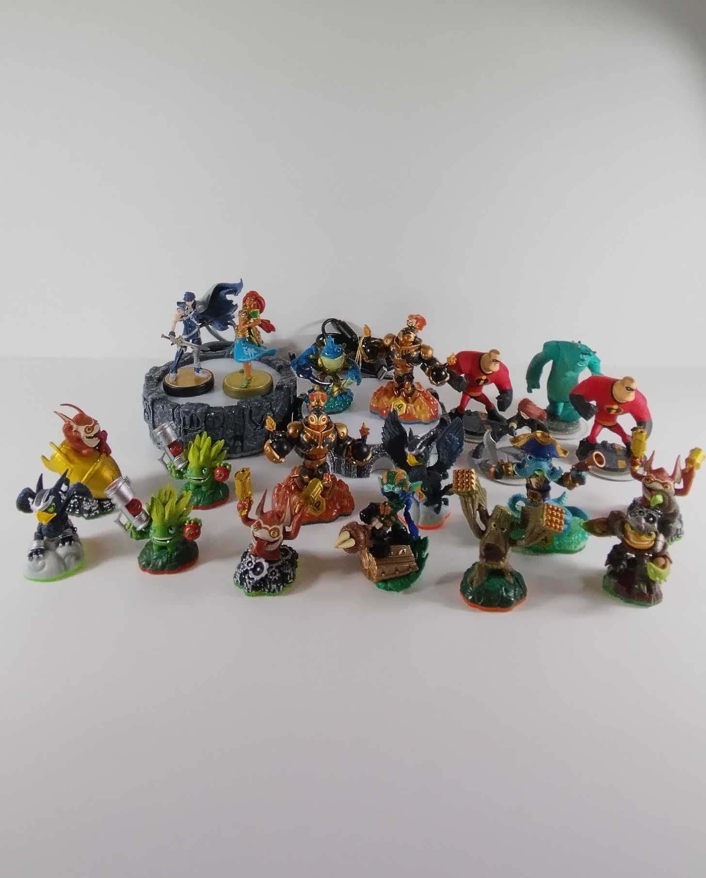 Lote 18 Figuras - Amiibo, Skylanders, Disney Infinity, Portais