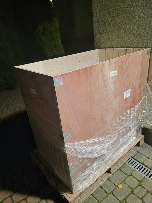 Skrzynia drewniana na palecie z pokrywą. Paleta EURO 120X80