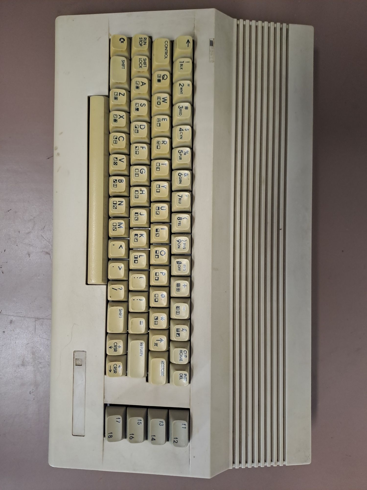 Commodore C64 komputer