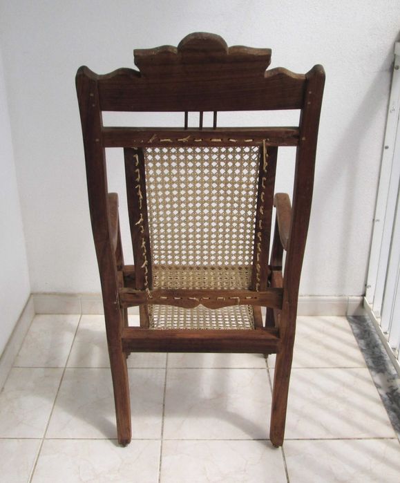 Antigo Cadeirão c/ Costas e Assento em Palhinha NECESSITA ACABAMENTO