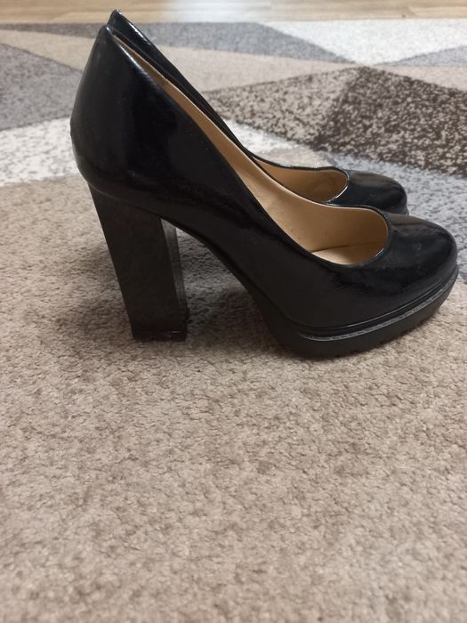 Женские туфли лакированные