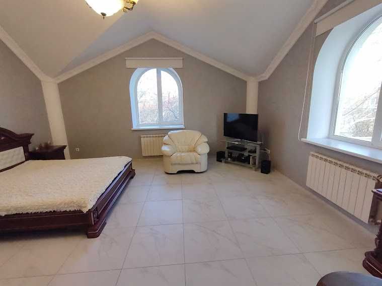 Продаж 2 поверхового будинку в покровському районі