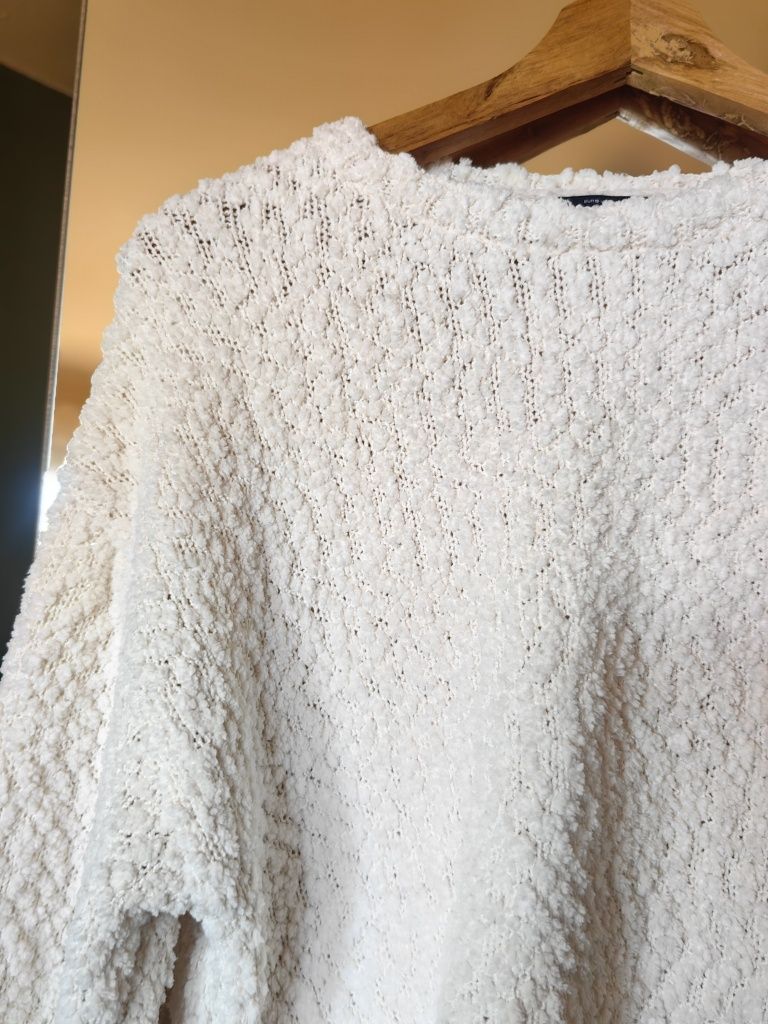 Milutki sweterek marki Zara, rozmiar S