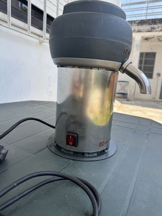 Espremedor de citrinos profissional