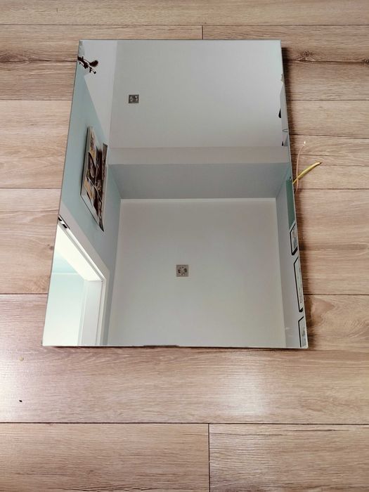 Lustro 40 x 60 z podświetleniem LED