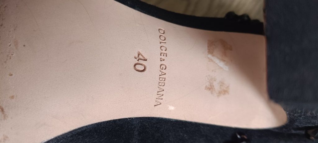 Czarne buty zamszowe, koraliki na obcasie,  Dolce&Gabbana