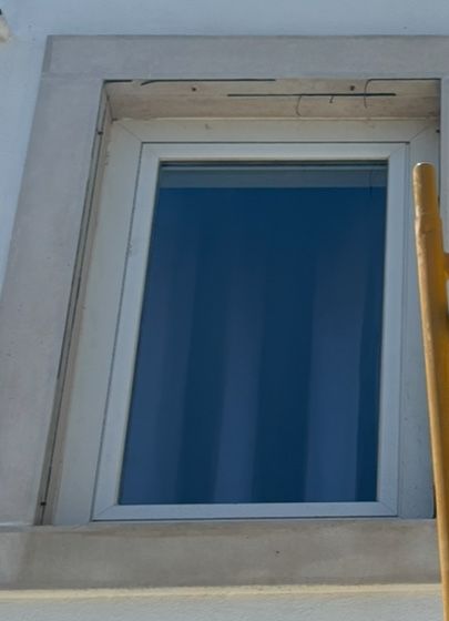 Portada e janela oscilo-batente