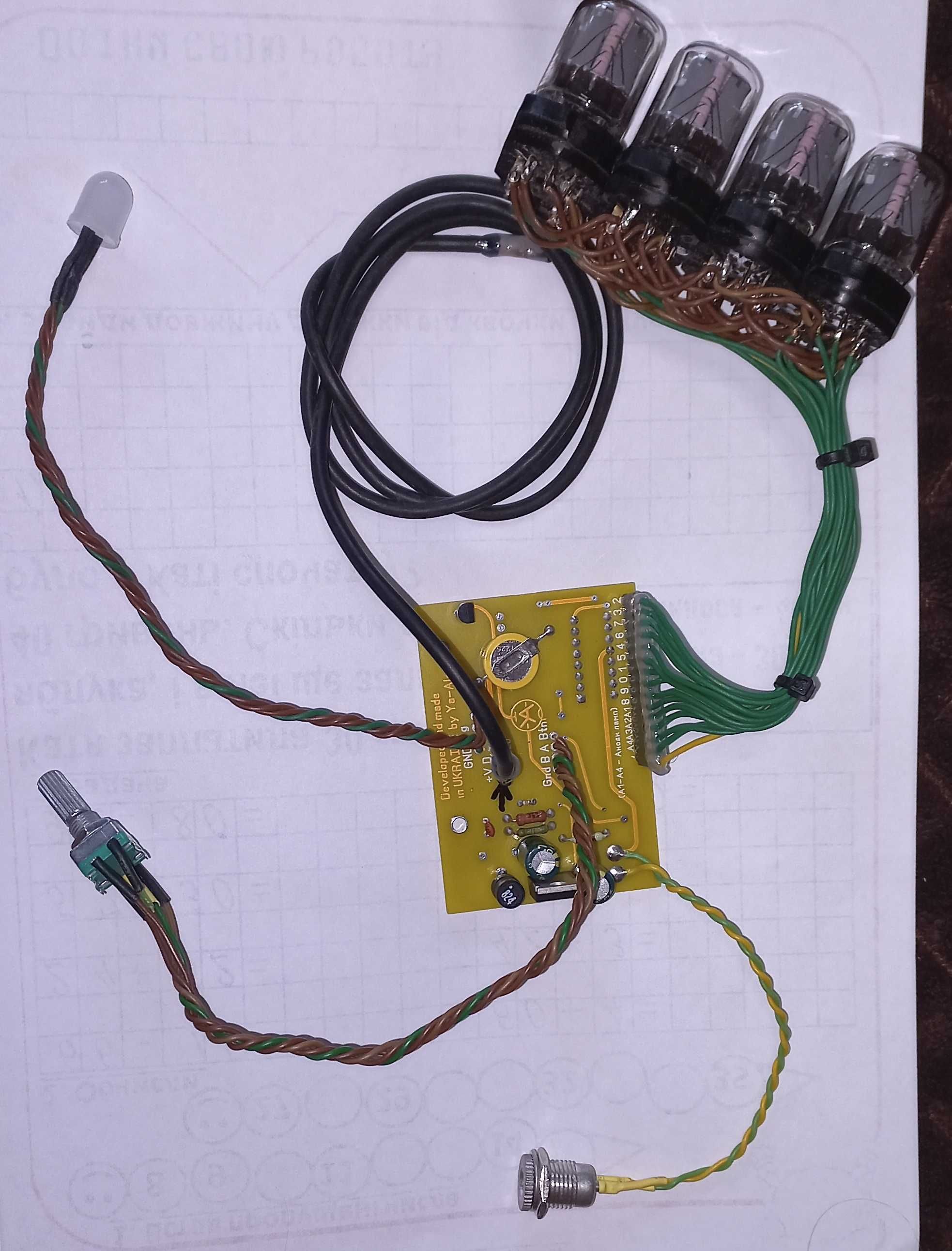 Ламповий годинник Nixie на газорозрядних індикаторах ИН-12