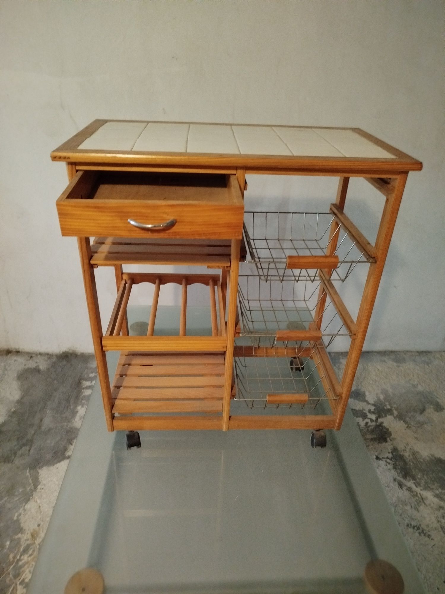 Mesa apoio madeira e cerâmica