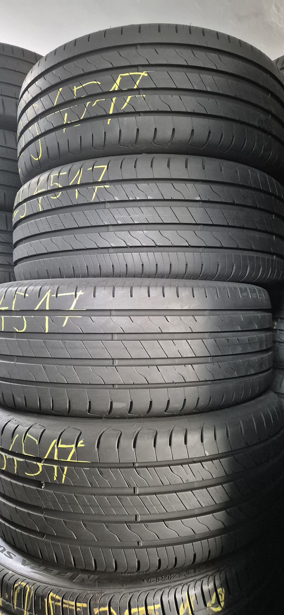 Kpl.opon letnich Goodyear 225 45r17 r21