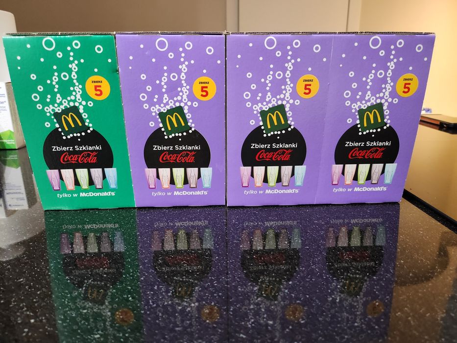 4 szklanki Coca Cola z 2020 r. Mcdonalds
