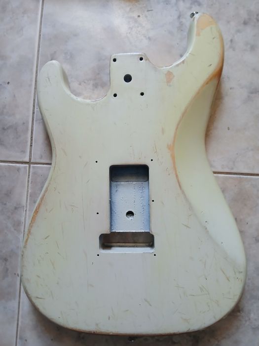 Stratocaster corpo sólido em Alder