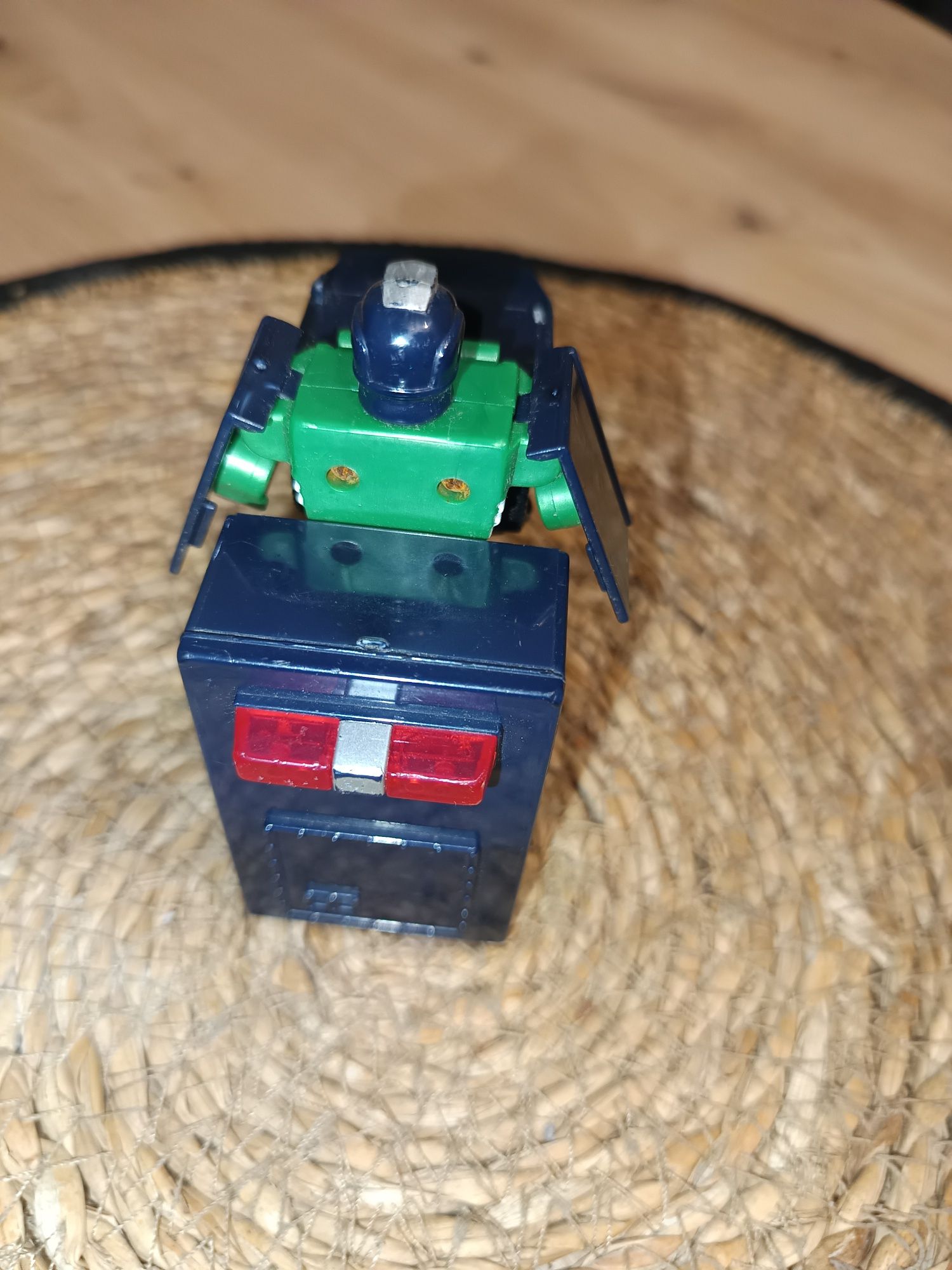 Samochód van oddziału SWAT Transformers robot