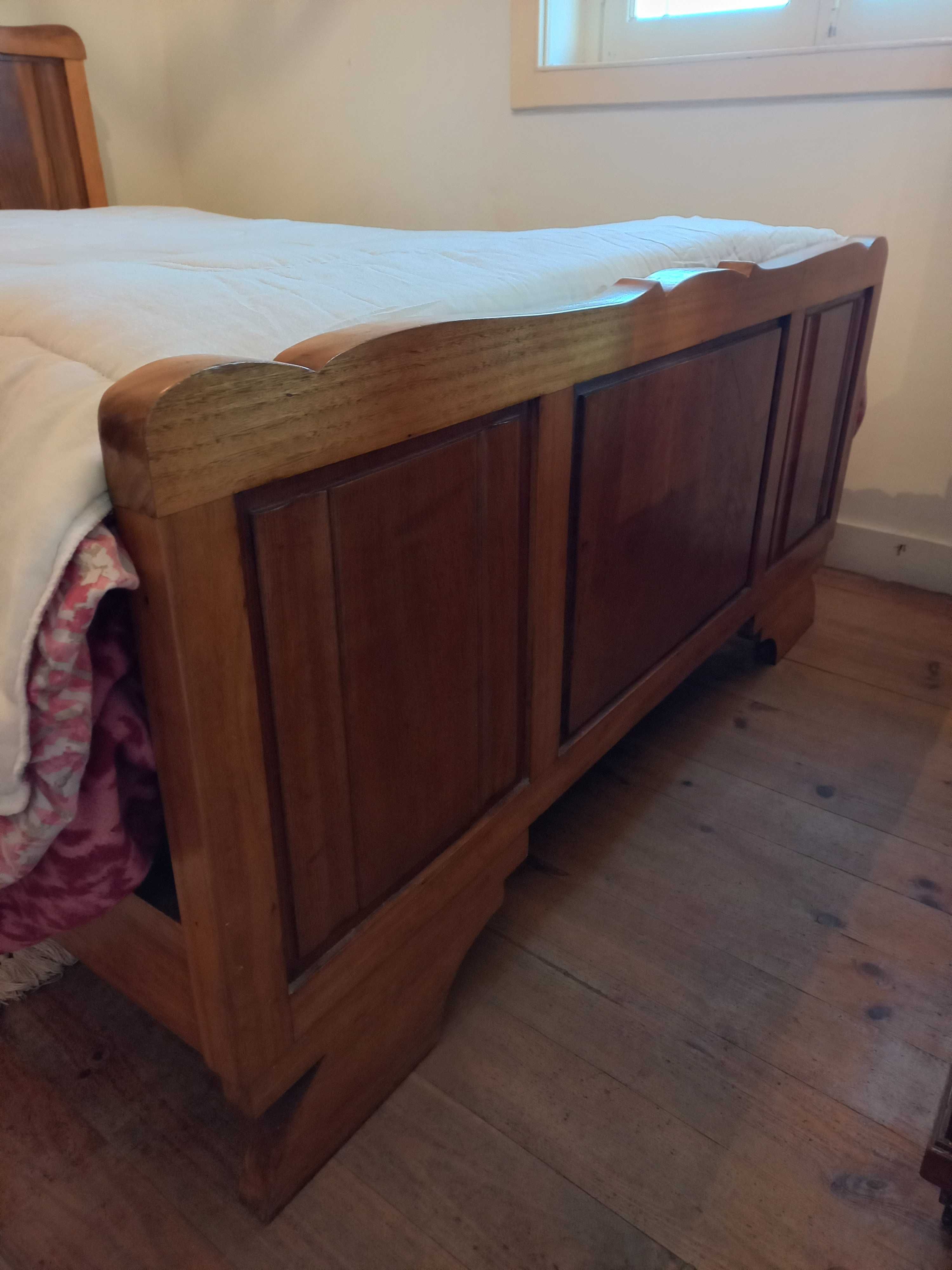 Cama casal madeira com colchão e estrado