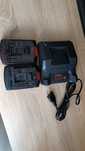 Sprzedam ładowarkę Bosch 18 v professional i 2 baterie