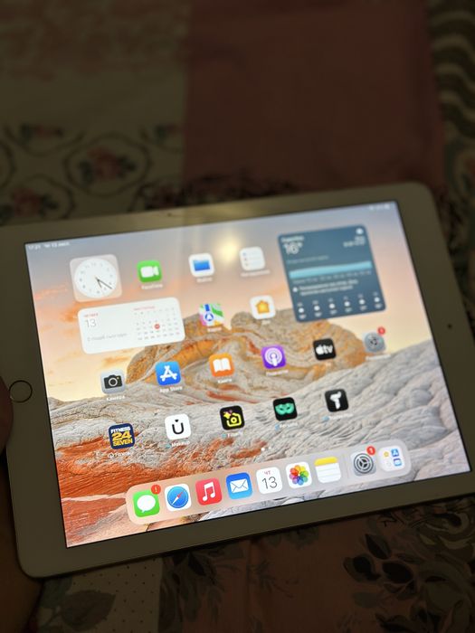 Продам iPad (2) 5 поколения