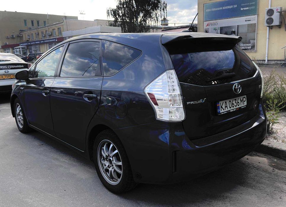 Аренда з викупом Toyota Prius V