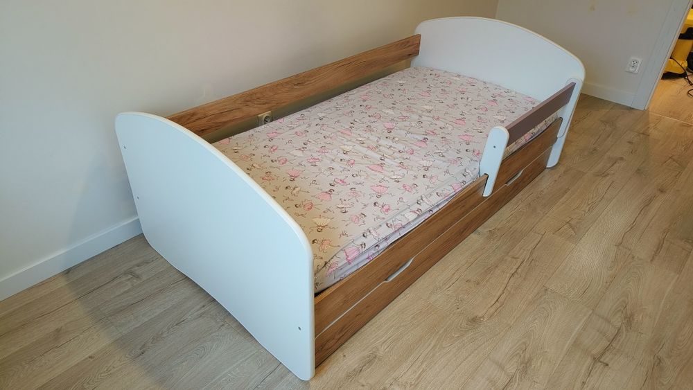 Łóżko dziecięce 90x180 + materac + szuflada stan bardzo dobry