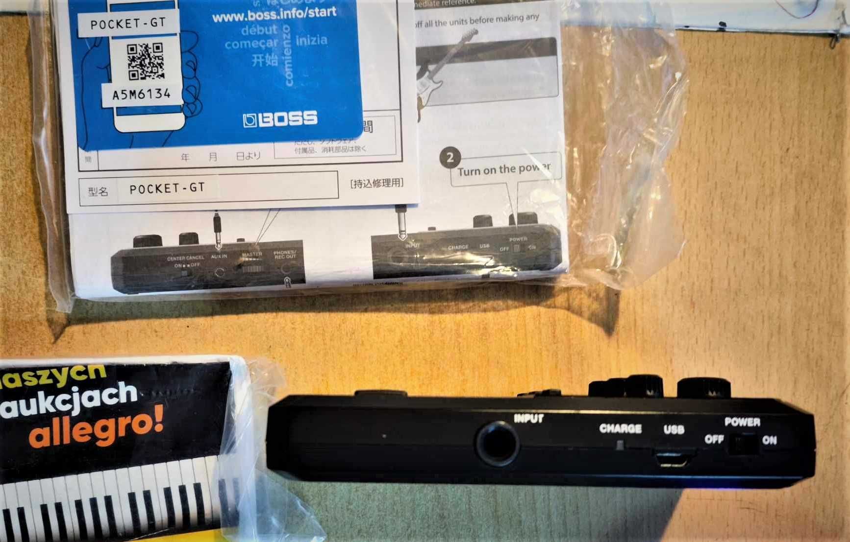 BOSS POCKET GT. Ultra-kompaktowy wzmacniacz gitarowy