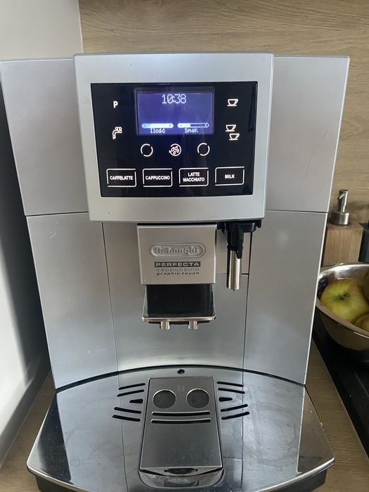 Ekspres do kawy firmy De Lohngi Perfekta