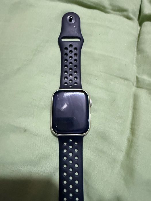 Apple Watch serie 7 45mm com bracelete preto da nike