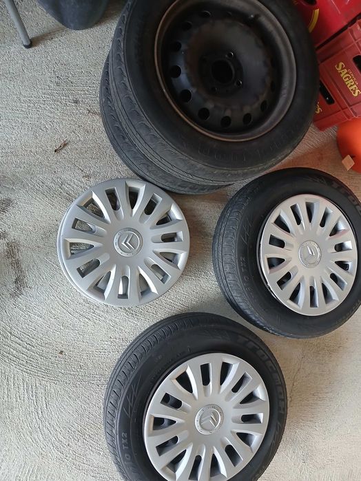 Jantes 14 com pneus bons citroen com tampões
