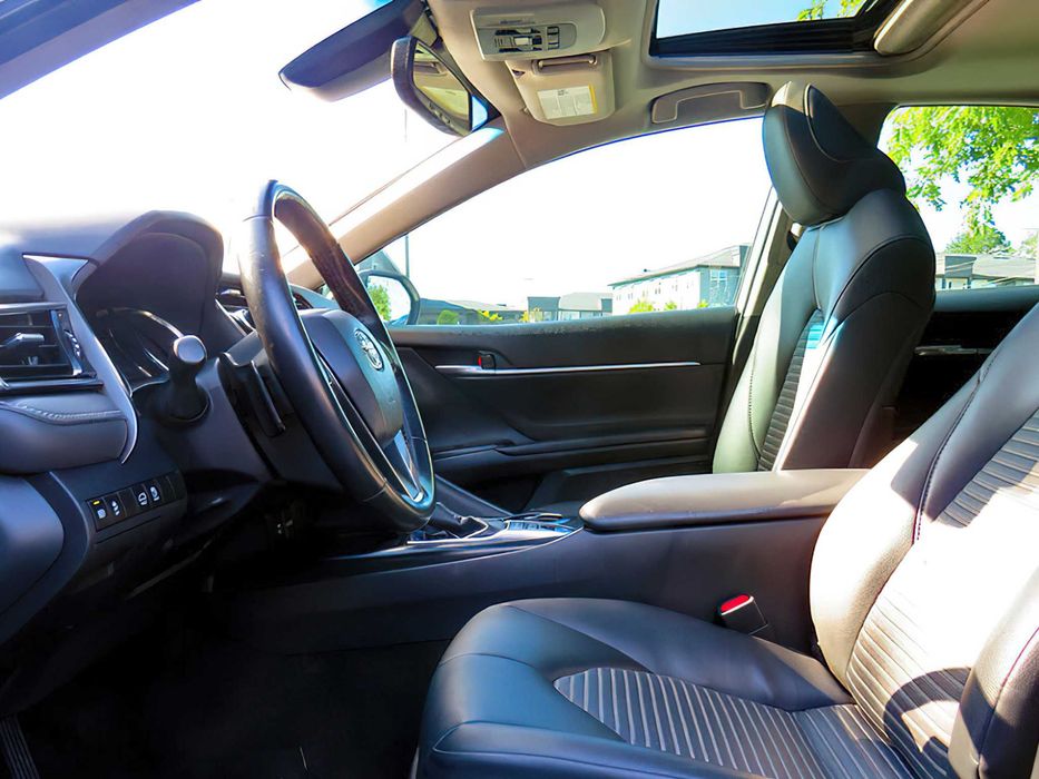 Toyota Camry Hybrid      2019