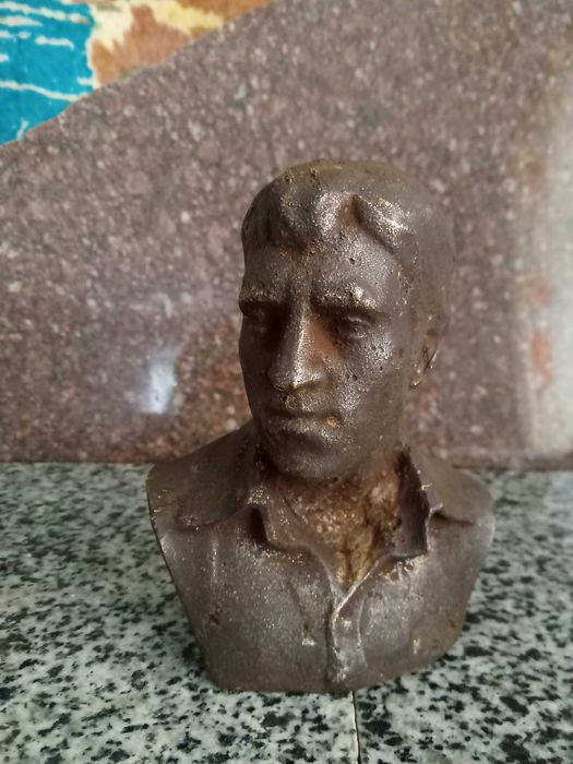 Бюст  В.  Висоцький бронзовий
