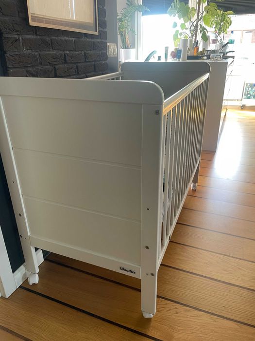 Sprzedam łóżeczko dla niemowlaka Woodies z przewijakiem