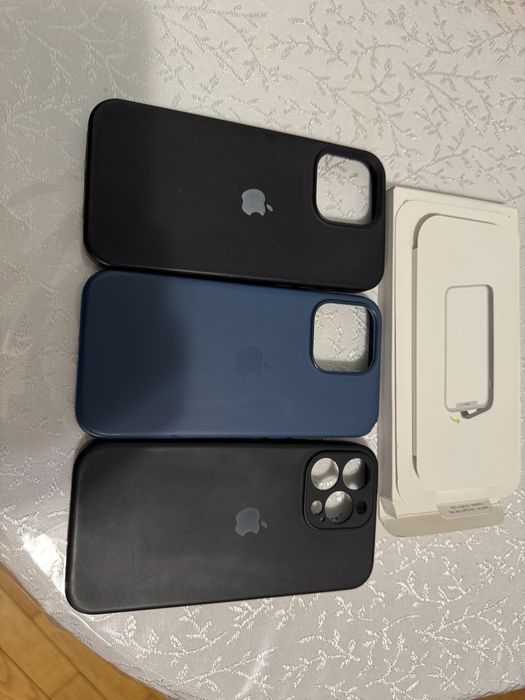 Продам три чохли на айфон,Apple 15 pro max.Стан ОК!Одним лотом.