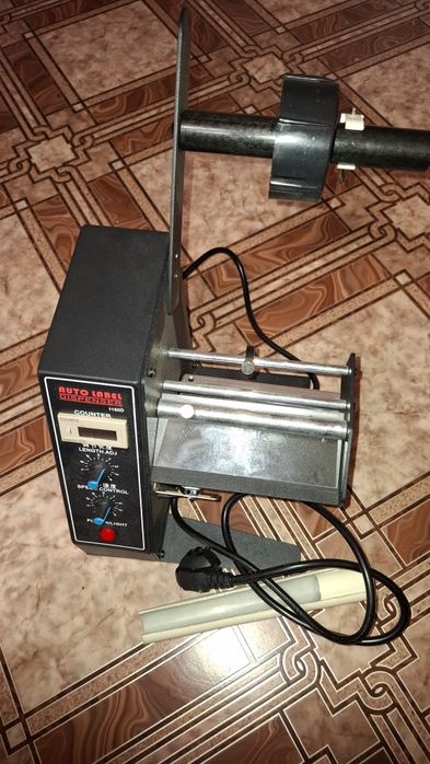 Автоматический диспенсер для наклеивания этикеток