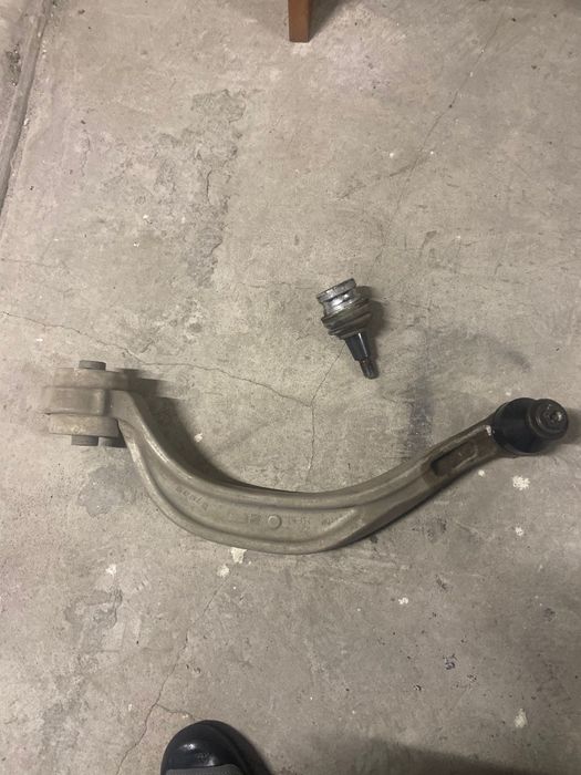 Рычяг передний правый Audi a6c8