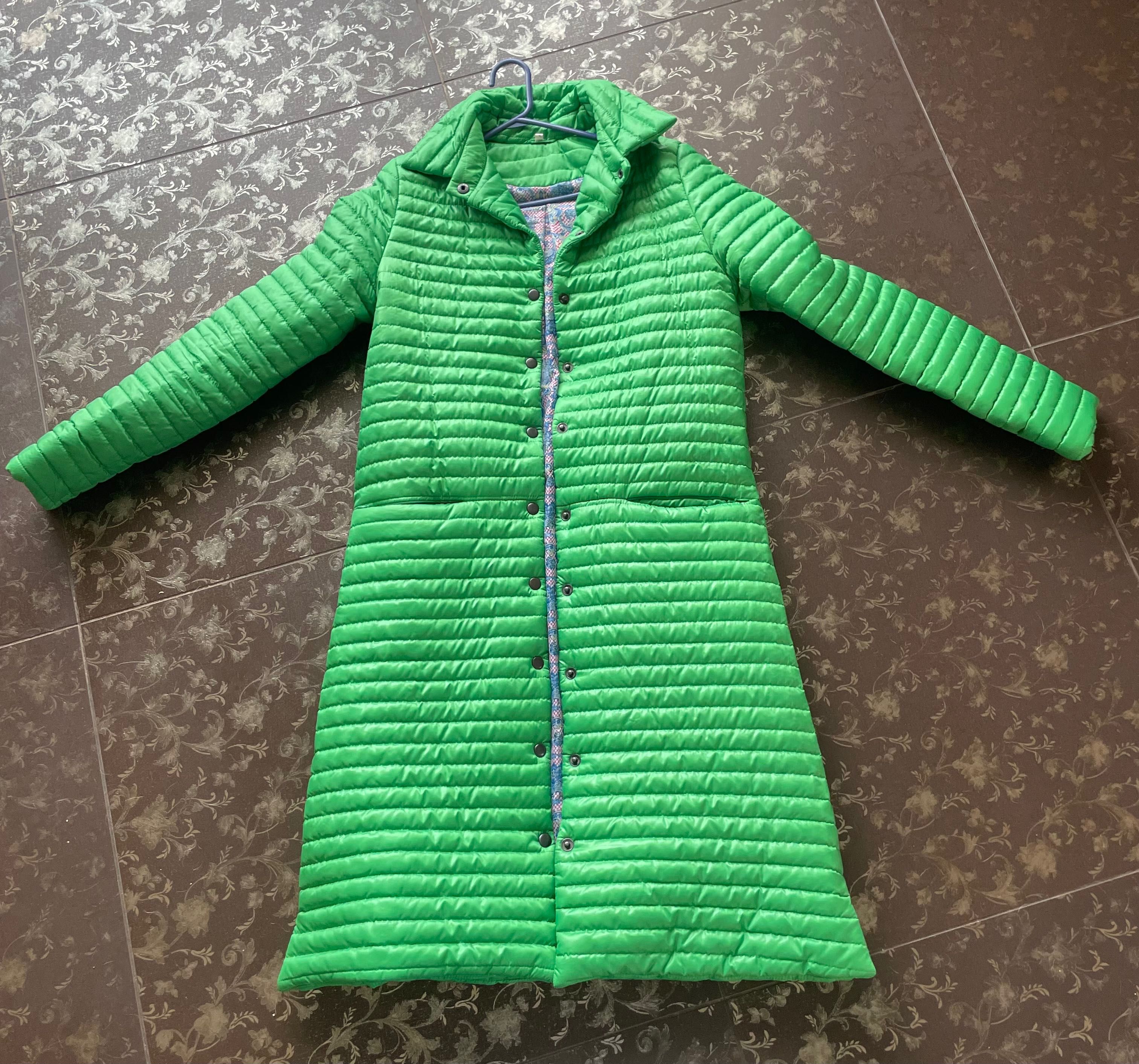 Куртка зелена весняна
