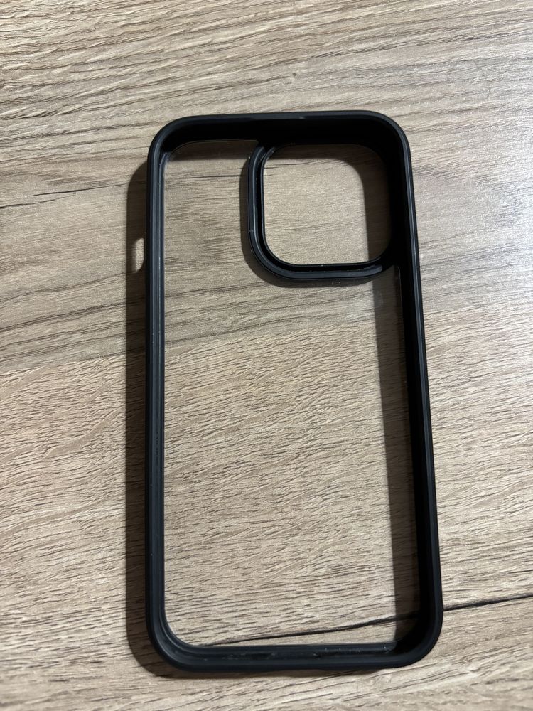 Etui iphone 13 pro spigen ultra hybrid