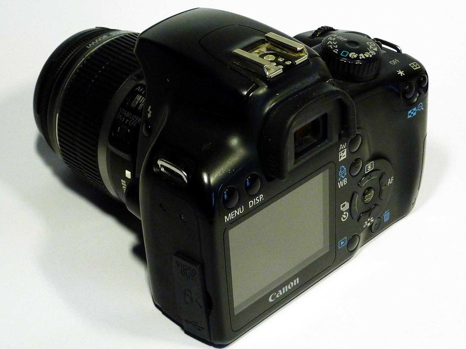 Canon 1000D + obiektyw 18-55mm IS