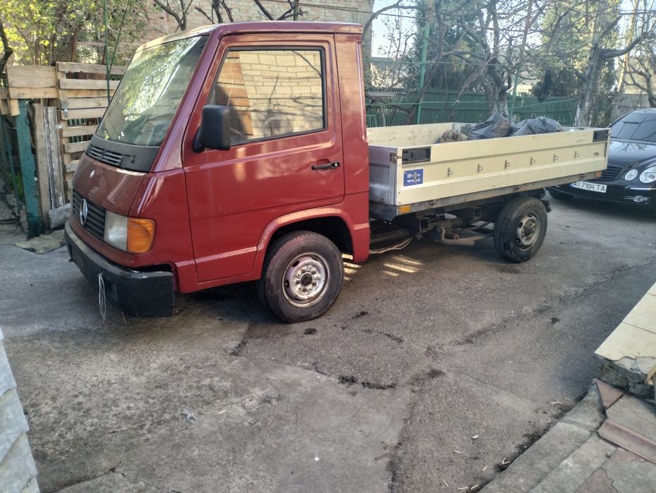 Продам Mercedes MB100