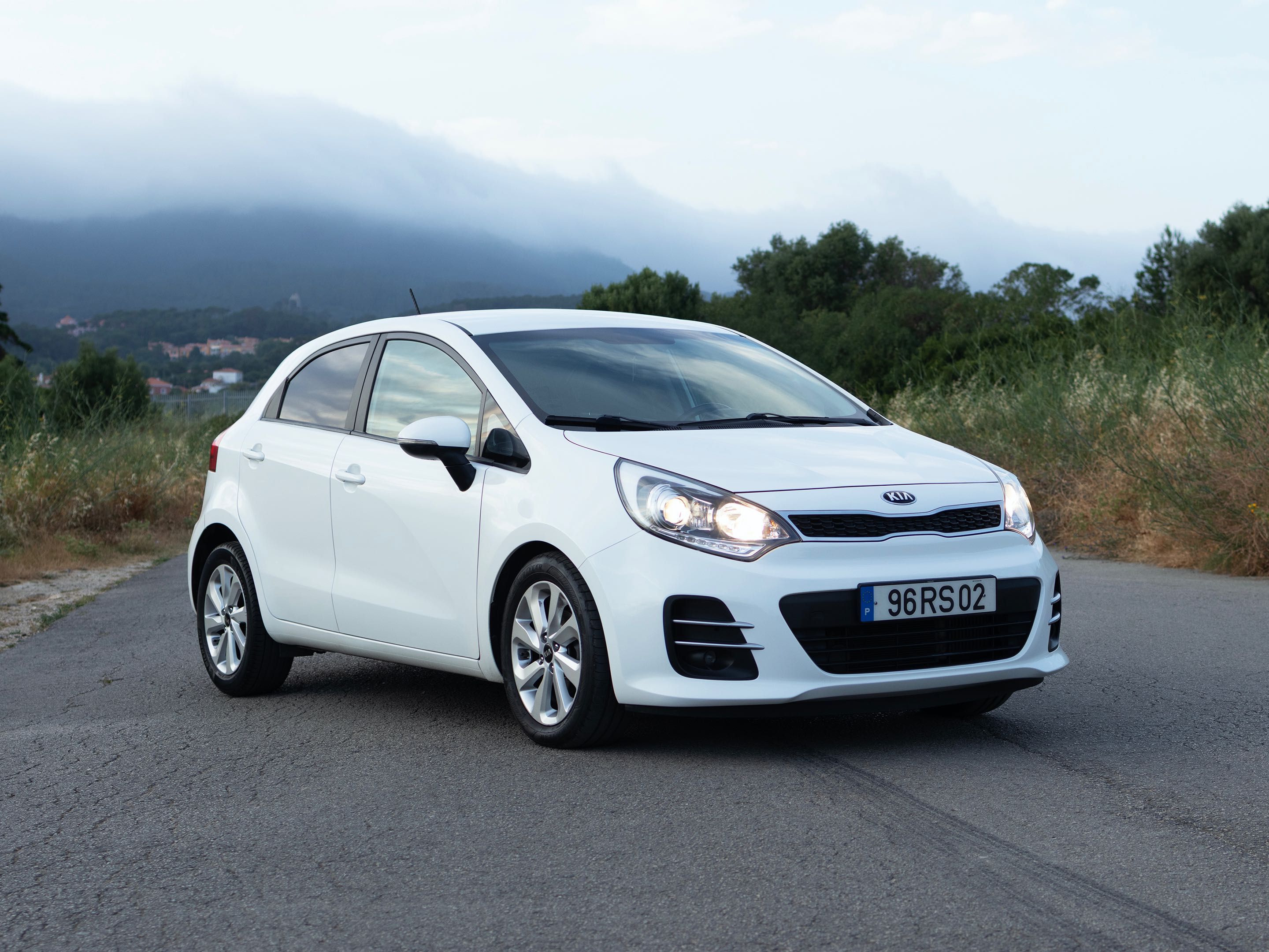 KIA RIO 2016 com 76475km