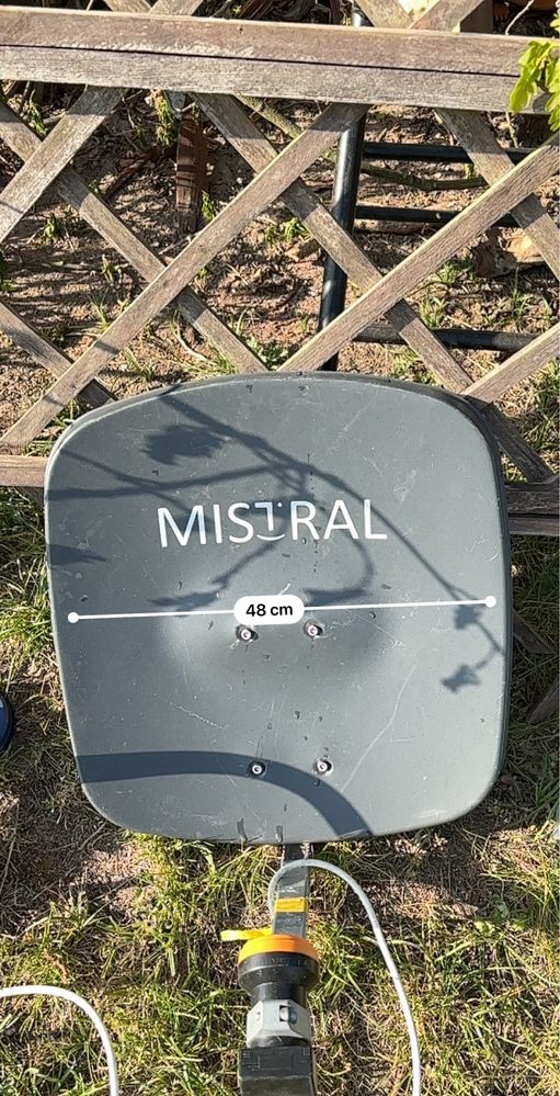 Antena satelitarna samochodowa Mistral z przyssawką mocującą i parasol