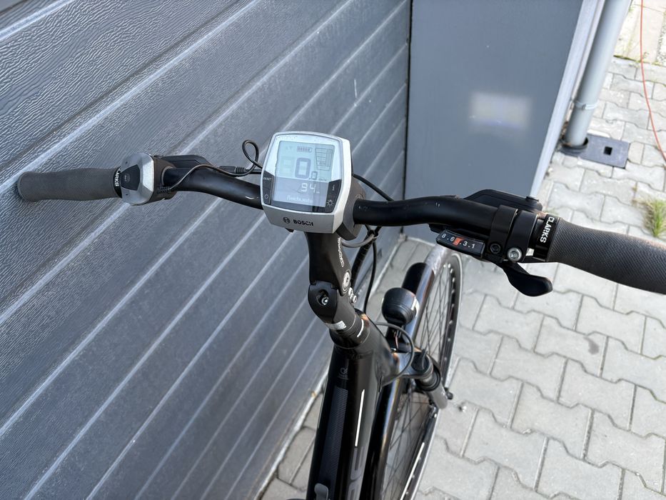Rower Elektryczny 2020r Cube Town Bosch 400Wh po serwisie Dokumenty