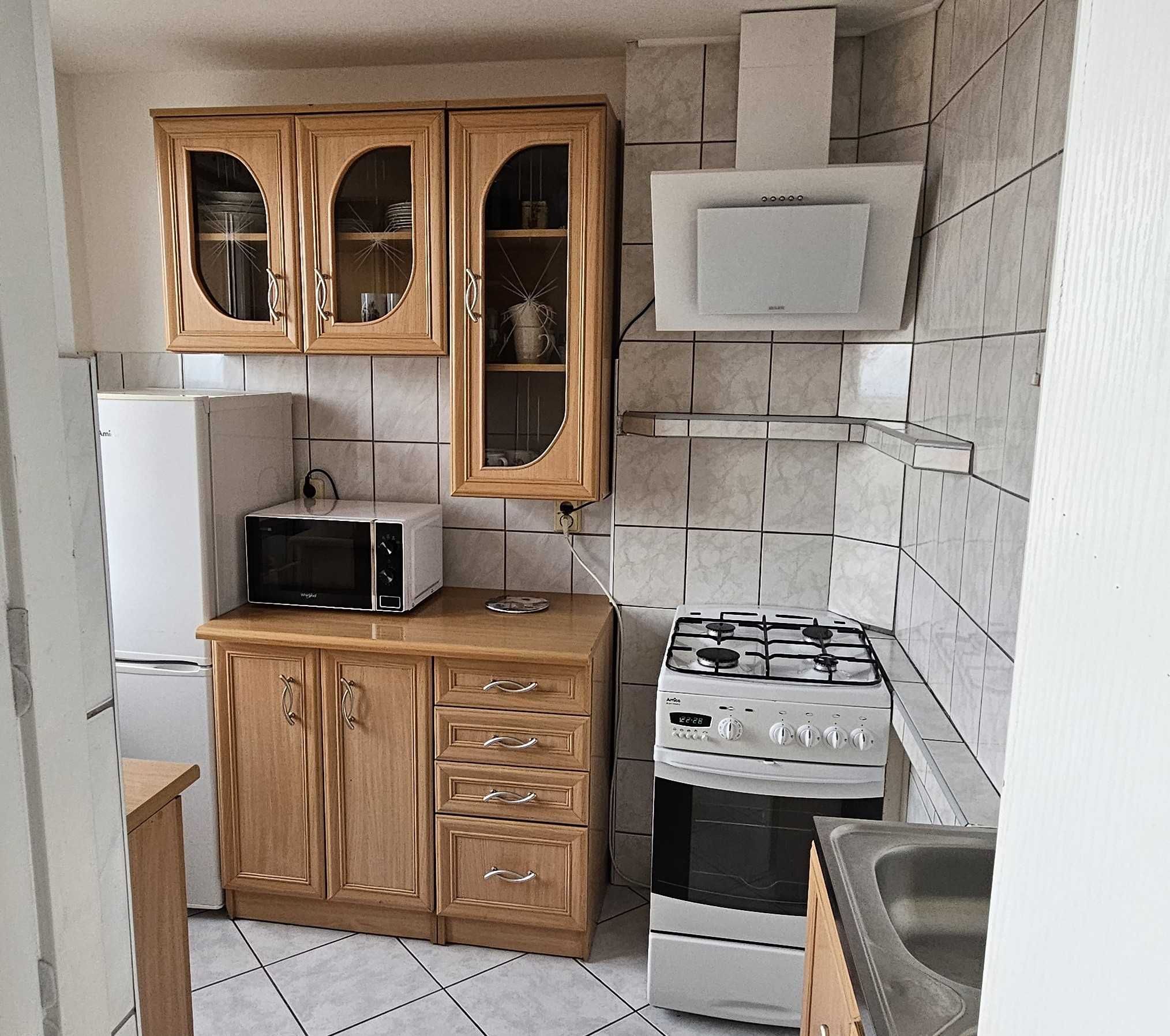 Wynajmę umeblowane  mieszkanie 3 pokojowe + piwnica w Centrum Sobótki