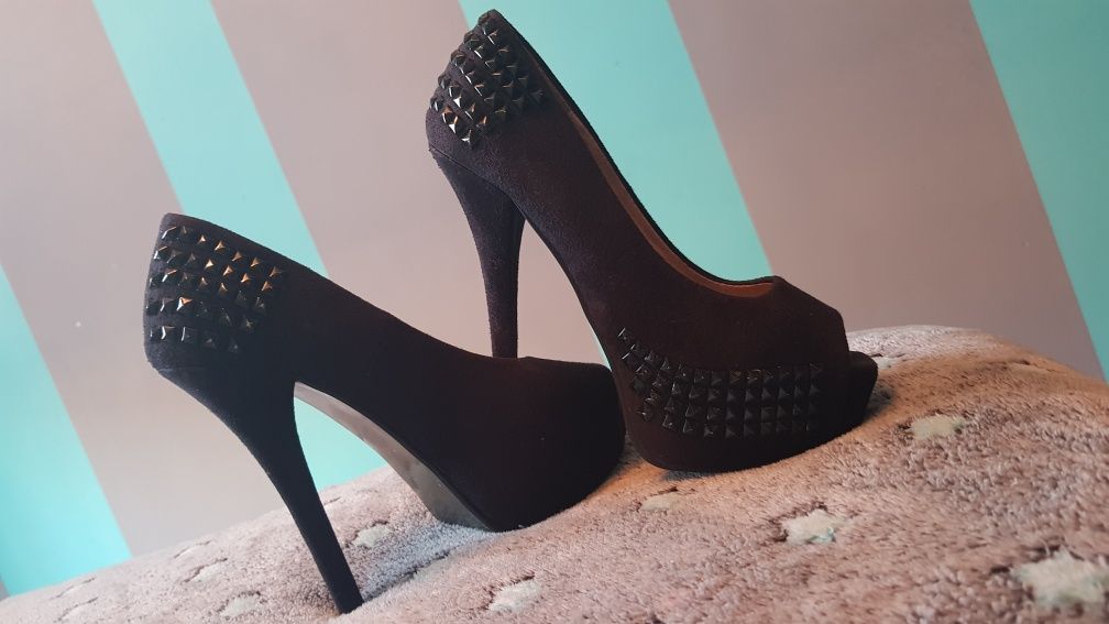 Buty na szpilce, sandałki, pantofle