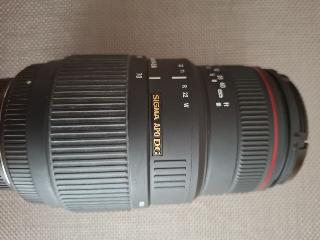 Sprzedam Nikon D3400 z dwoma obiektywami.