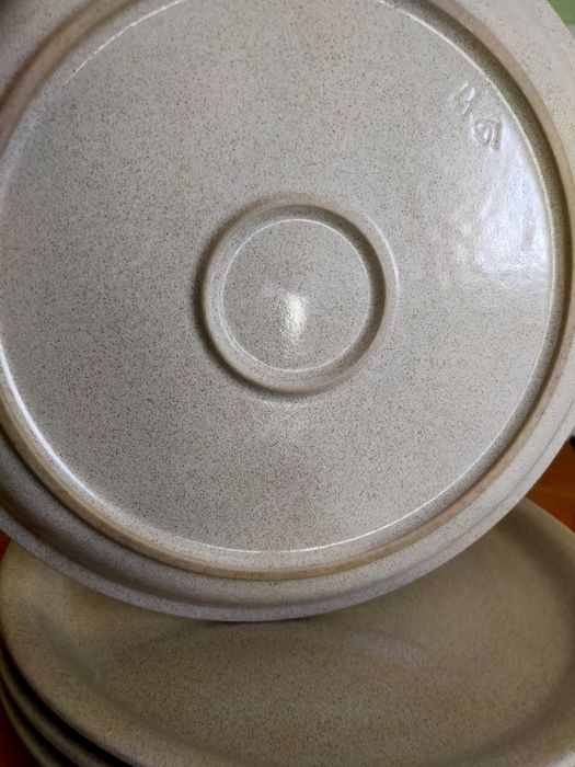 Pratos grandes de cerâmica