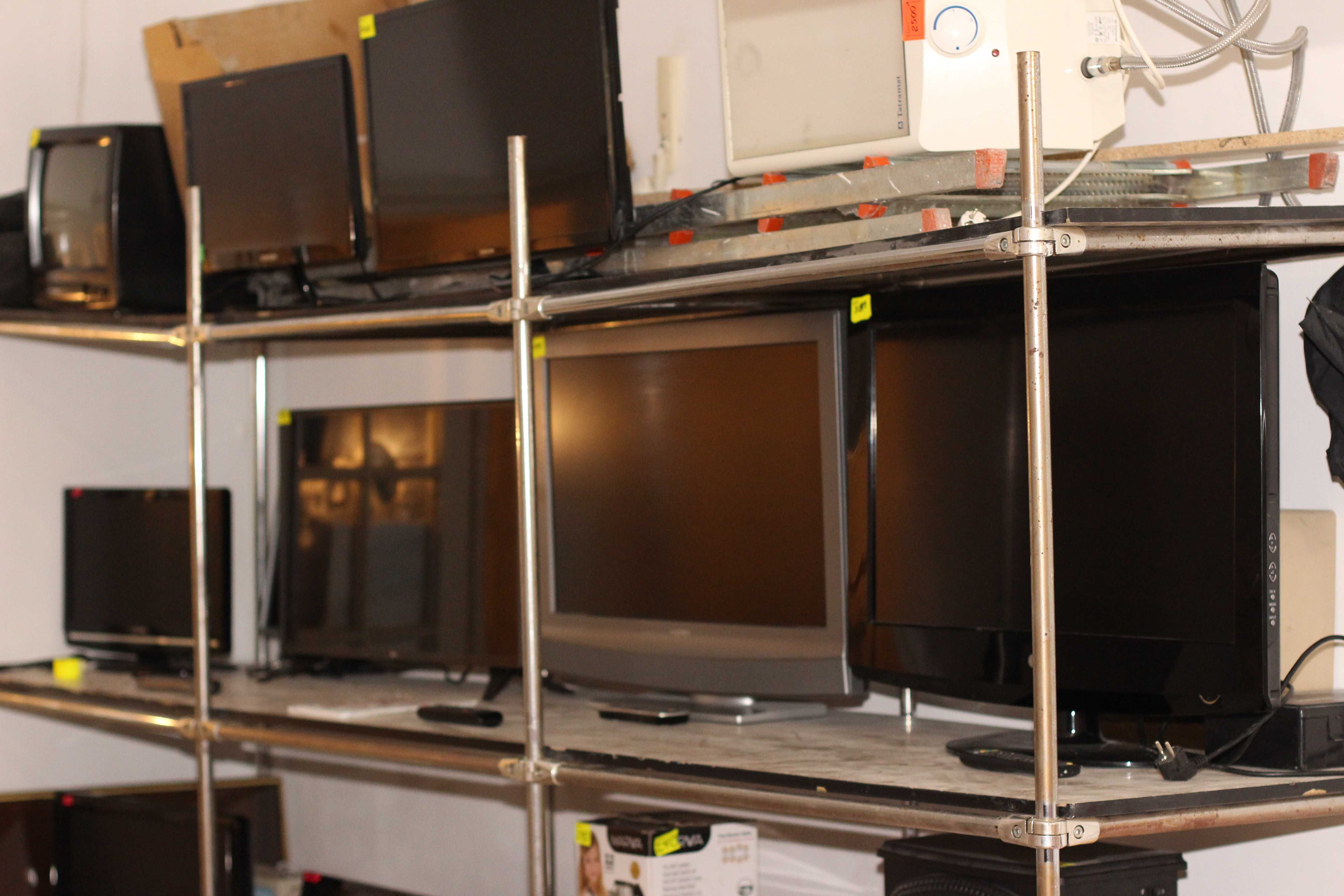 Тонкий LED телевізор 22"  USB
