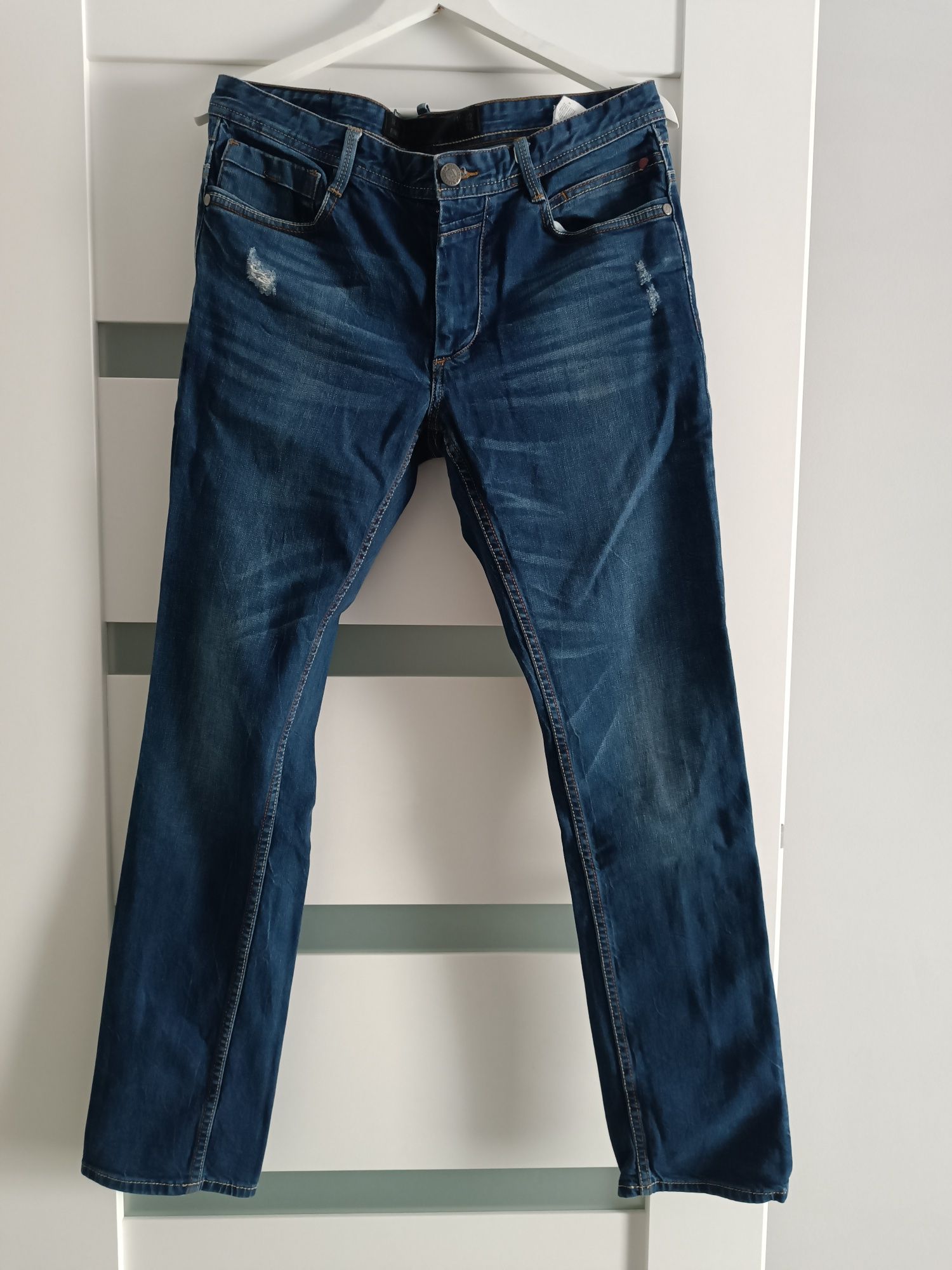 Męskie jeansy Reserved W32