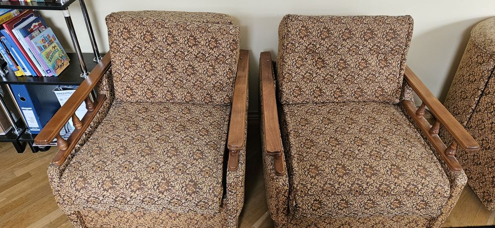 2 розкладні крісла в хорошому стані