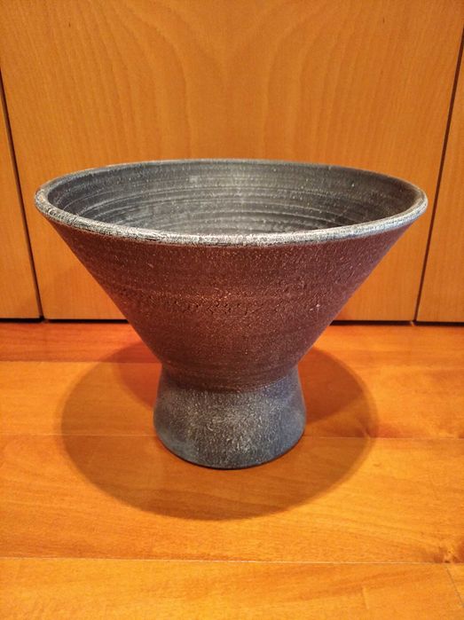 Taça / vaso / floreira em grés cinza escuro