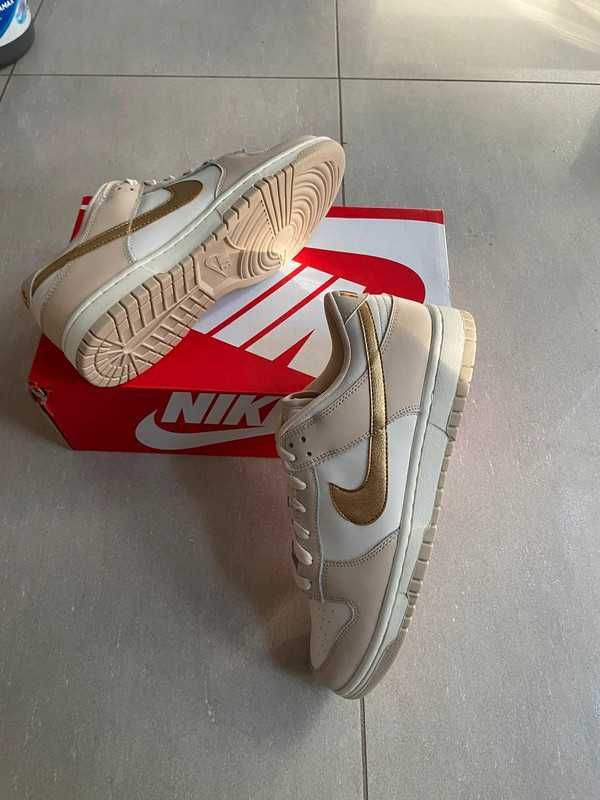 Duunk Low Gold Swoosh 37.5