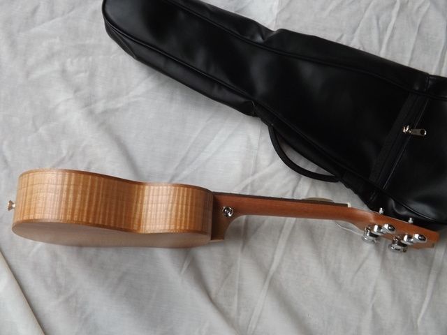 ukulele soprano de koa e kit