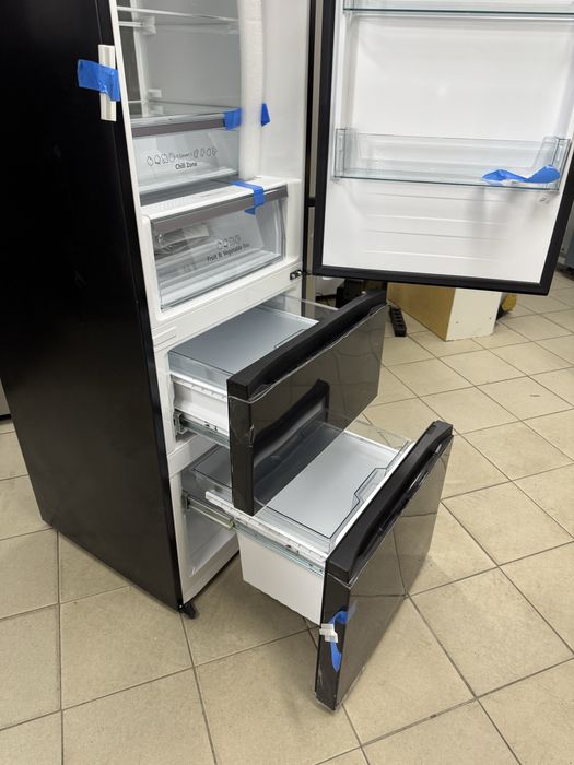 Холодильник HISENSE RM469N4AFD1 3D No Frost 200cm Чорний SmartFresh